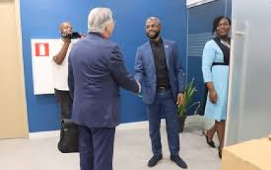 Honorary Consulate van Suriname in Israel brengt beleefdheidsbezoek aan minister Misiekaba