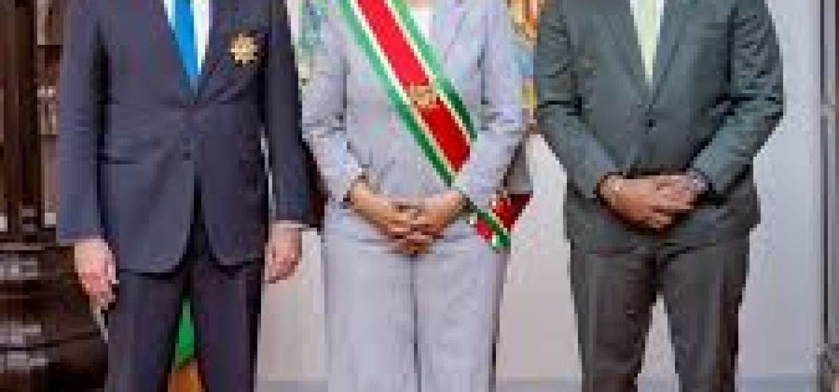 Minister Bouva ontvangt vertrekkende Amerikaanse ambassadeur Faucher