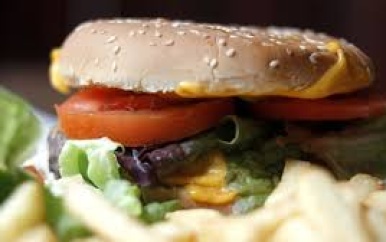Verenigd Koninkrijk verbiedt reclame voor junkfood overdag