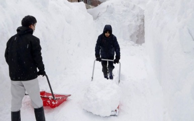 Recordhoeveelheden sneeuw in Japan eisen zeker dertig levens