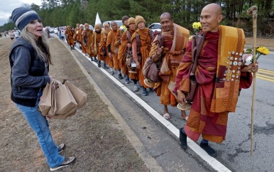 Monniken bereiken Washington na vredestocht van 3700 kilometer