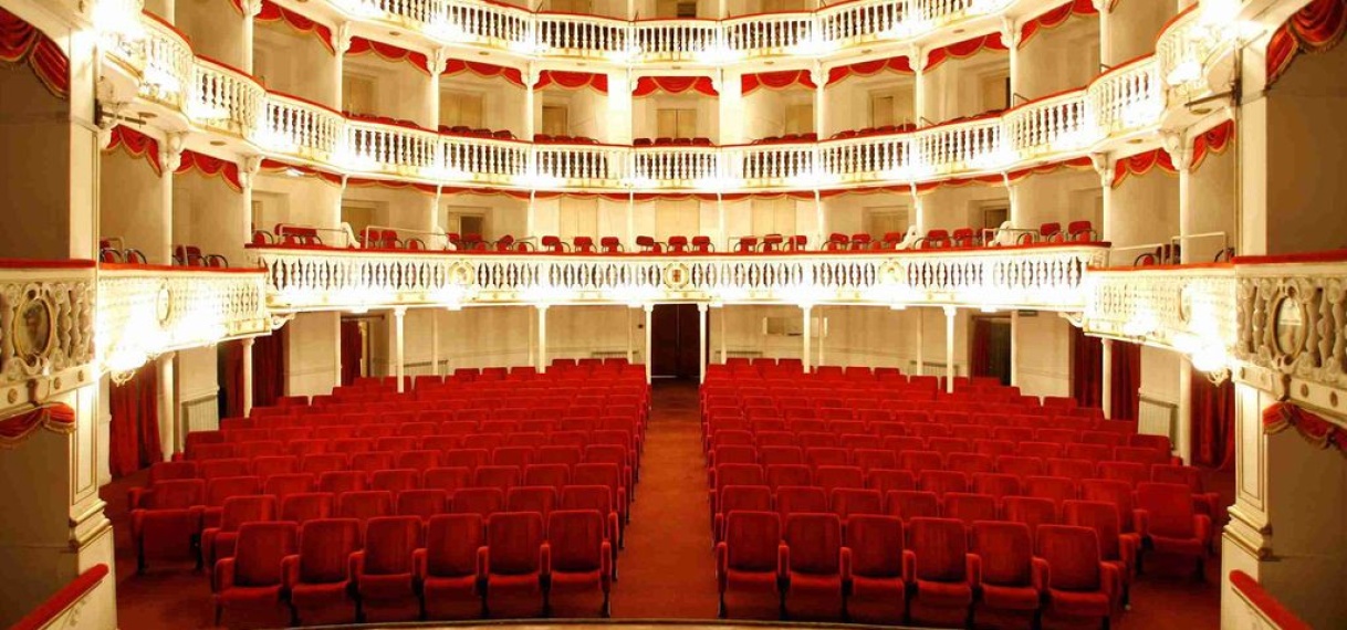 Historisch theater in Napels verwoest door brand