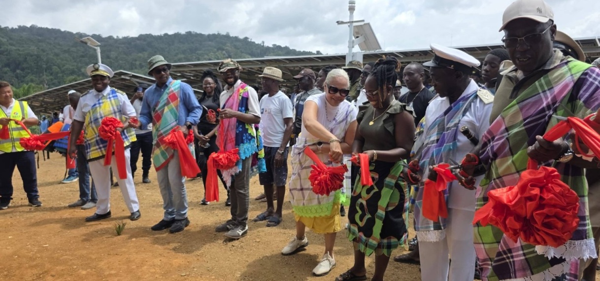 Zes dorpen in Tapanahony verzekerd van duurzame stroom
