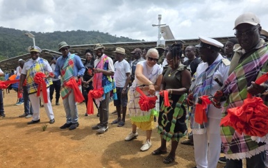 Zes dorpen in Tapanahony verzekerd van duurzame stroom