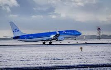 Schiphol schaalt zondag af vanwege sneeuwval; KLM annuleert 150 vluchten