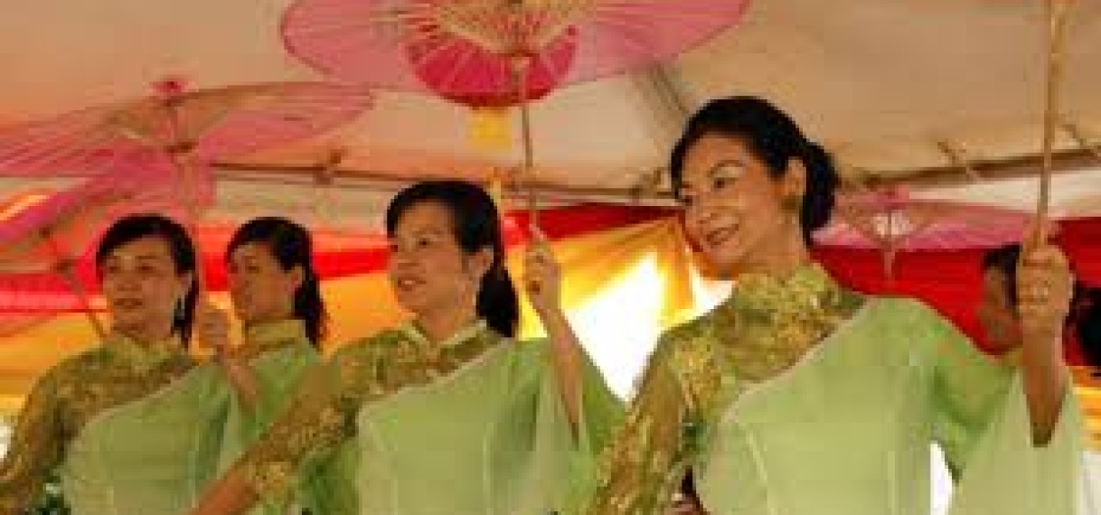 Viering Chinees Nieuwjaar in Anthony Nesty Sporthal met Temple Fair, liveband en vuurwerk