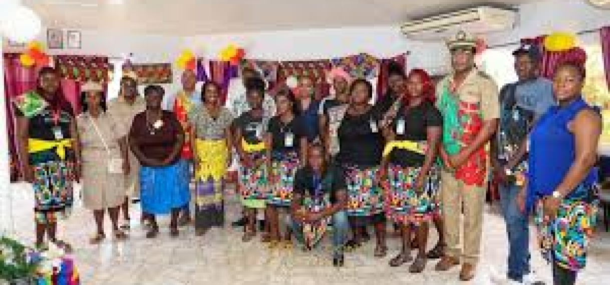 Para roept volksvertegenwoordigers op om “aan het werk te gaan”