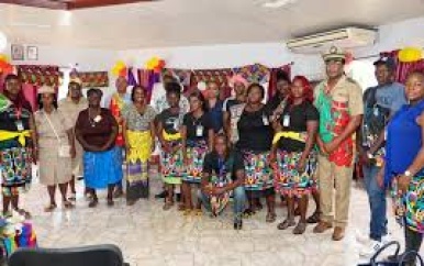 Para roept volksvertegenwoordigers op om “aan het werk te gaan”