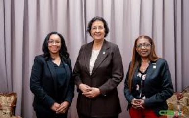 District Governor Rotary District 7030 brengt beleefdheidsbezoek aan president Simons