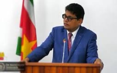 DNA-lid Gajadien vindt dat de pg SRD 489.000 moet verdienen