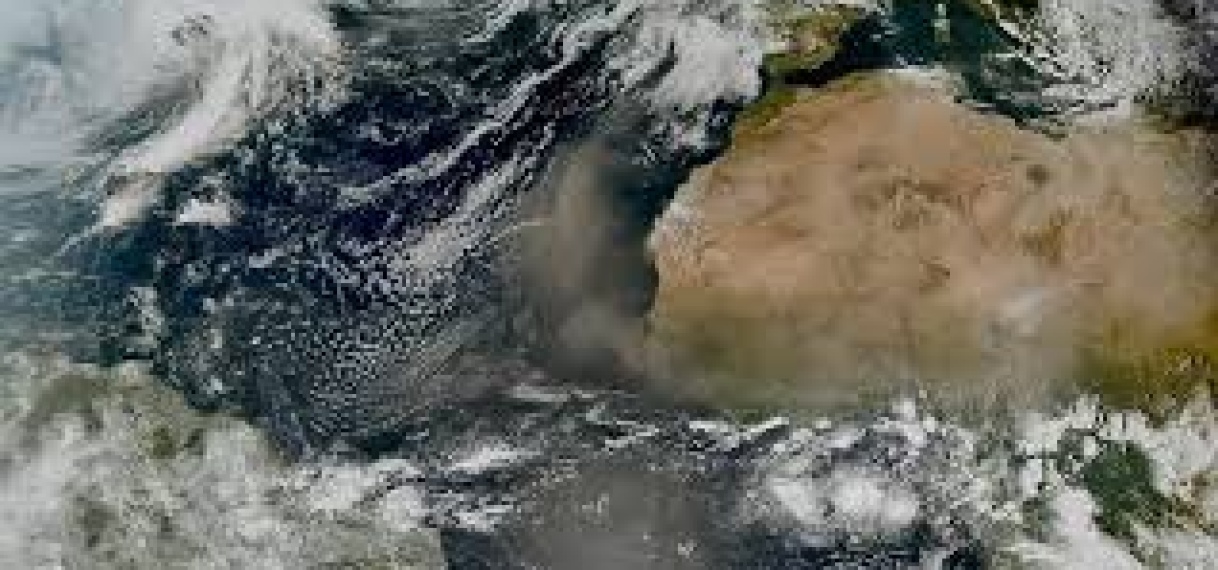 Waarschuwing voor Saharastof en rook; kwetsbare groepen extra alert