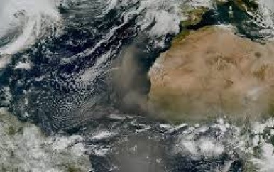 Waarschuwing voor Saharastof en rook; kwetsbare groepen extra alert