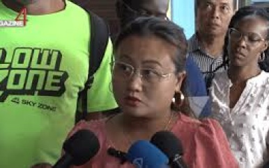 Docenten IMEAO3 stellen minister Currie ultimatum voor uitbetaling achterstallige salarissen