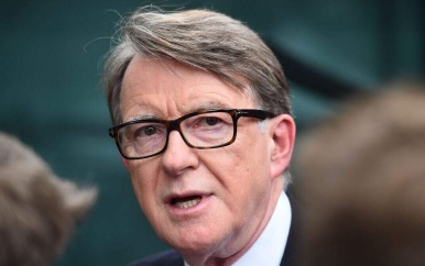 UPDATE: Britse politie laat oud-ambassadeur Mandelson op borgtocht vrij in Epstein-zaak