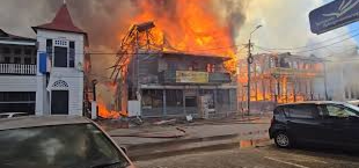 Strafzaak verwoestende brand Henck Arronstraat uitgesteld tot 25 februari