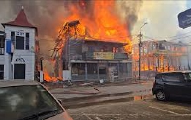 Strafzaak verwoestende brand Henck Arronstraat uitgesteld tot 25 februari