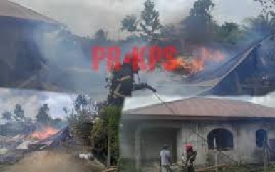 Houten woning volledig afgebrand