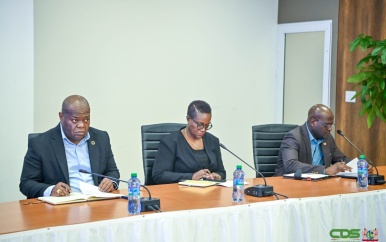 Ravaksur Plus en regering praten over verbetering arbeidsrechten