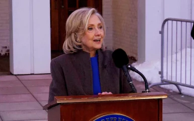 Verhoor Clintons over Epstein eindigt in ruzie en voortijdig vertrek