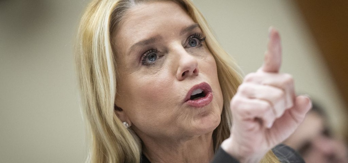 UPDATE: Amerikaans Congres roept minister Pam Bondi op het matje om vrijgave Jeffrey Epstein-documenten