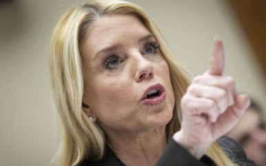 UPDATE: Amerikaans Congres roept minister Pam Bondi op het matje om vrijgave Jeffrey Epstein-documenten