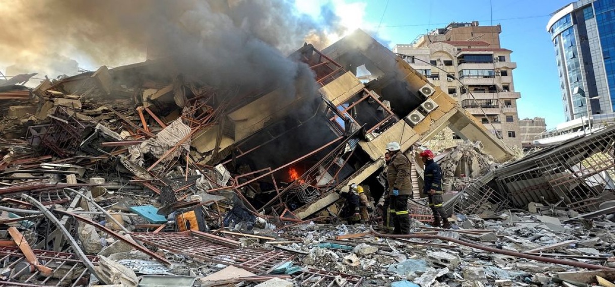 UPDATE: Oorlog dag 10: aanhangers Mojtaba de straat op; olieprijs loopt op