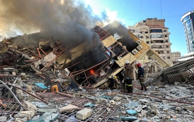 UPDATE: Oorlog dag 10: aanhangers Mojtaba de straat op; olieprijs loopt op