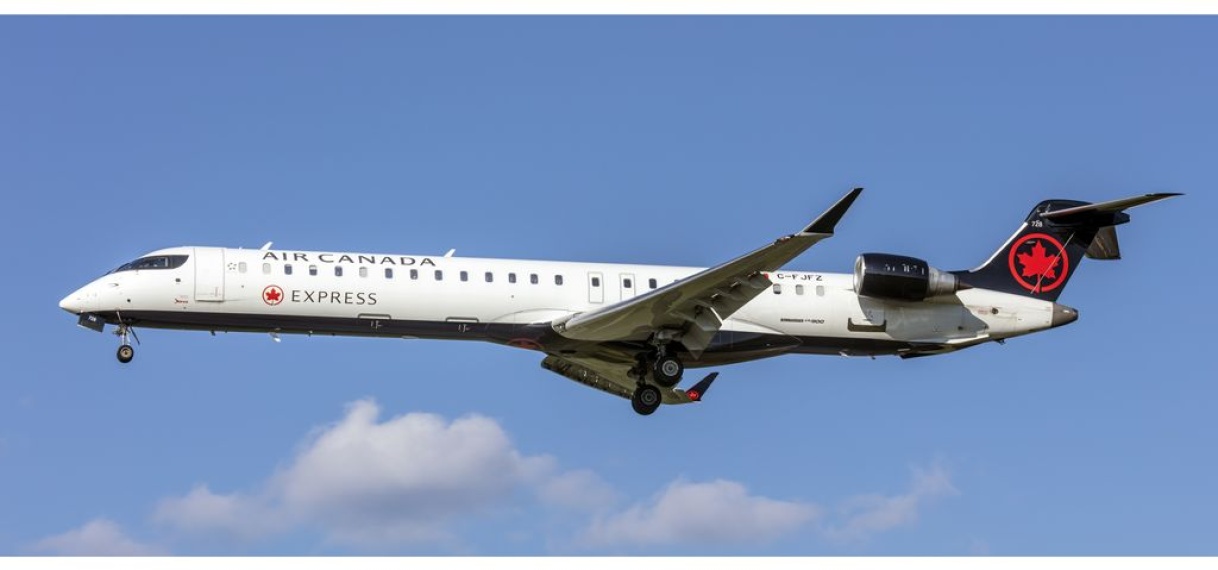 Vliegtuig botst op brandweerwagen in New York; piloten overleden