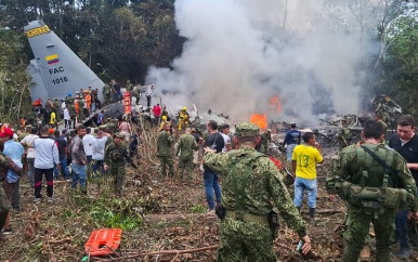 Meer dan zestig mensen omgekomen bij crash van militair vliegtuig in Colombia
