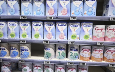 Geen verband tussen dood baby en babyvoeding in Frankrijk