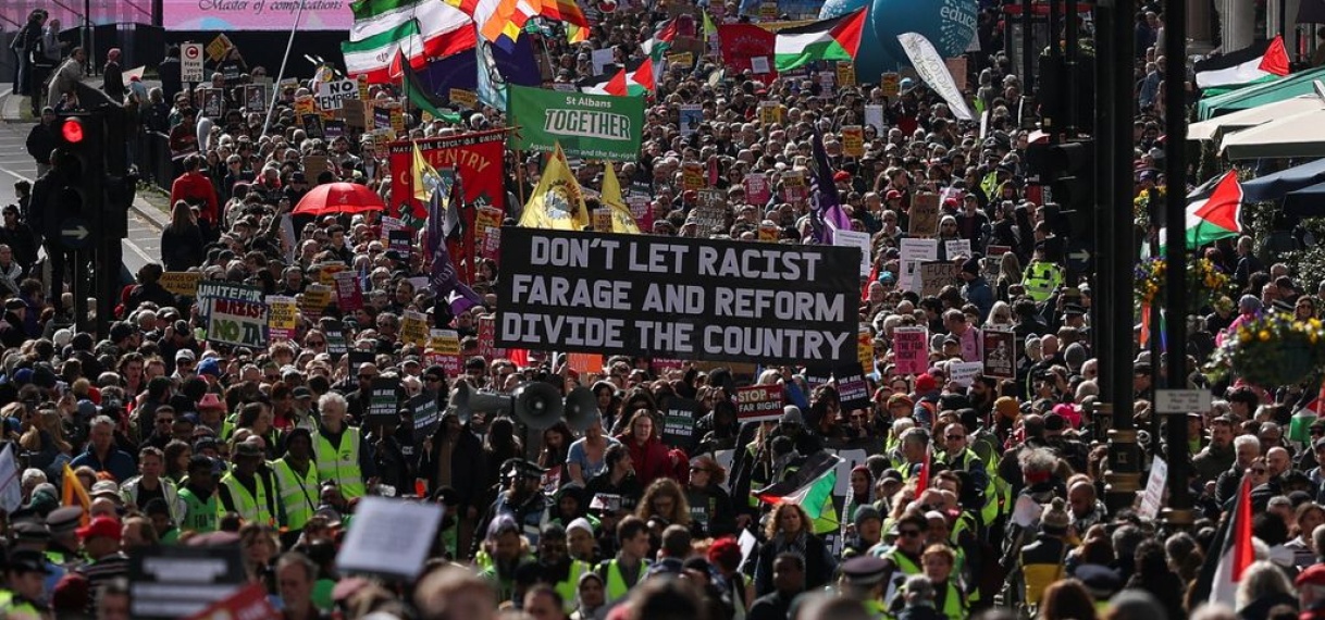 Tienduizenden demonstreren in Londen tegen extreemrechts en racisme