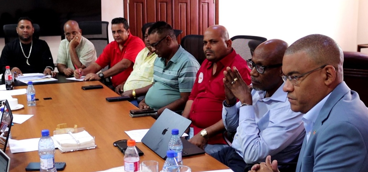 Rijstboeren tevreden over nieuwe padieprijs na overleg met LVV