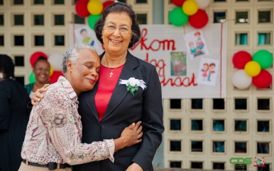 President feliciteert Surinaamse vrouwen met Internationale Vrouwendag