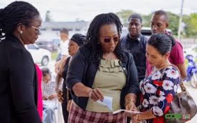 Distributie Moni Karta in Para verloopt succesvol