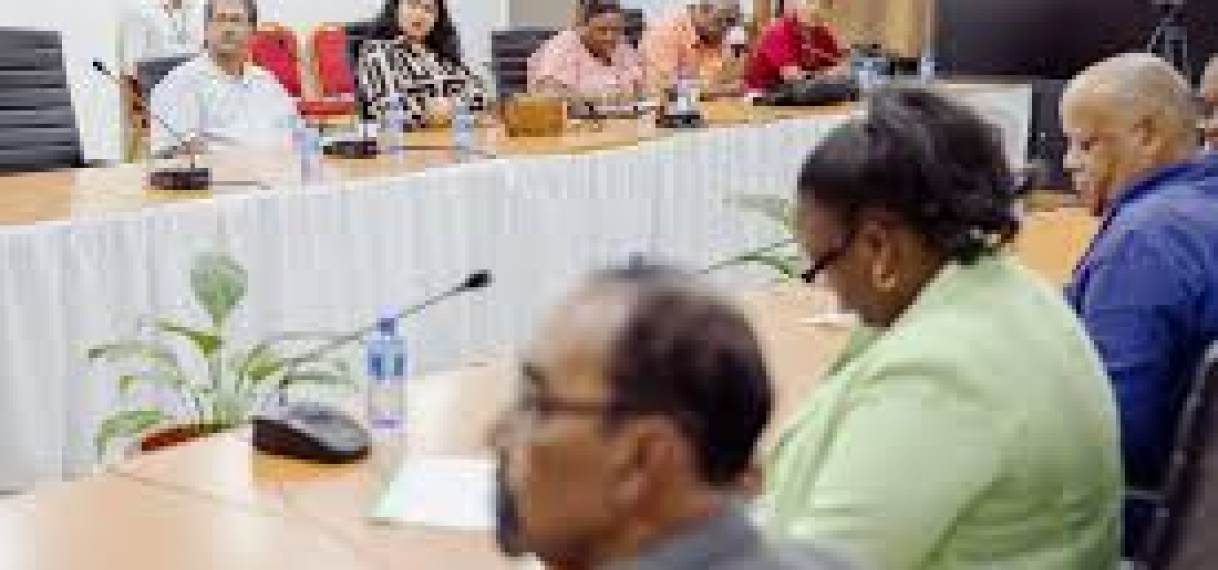 Regering consulteert Ravaksur en COL over economische steunmaatregelen