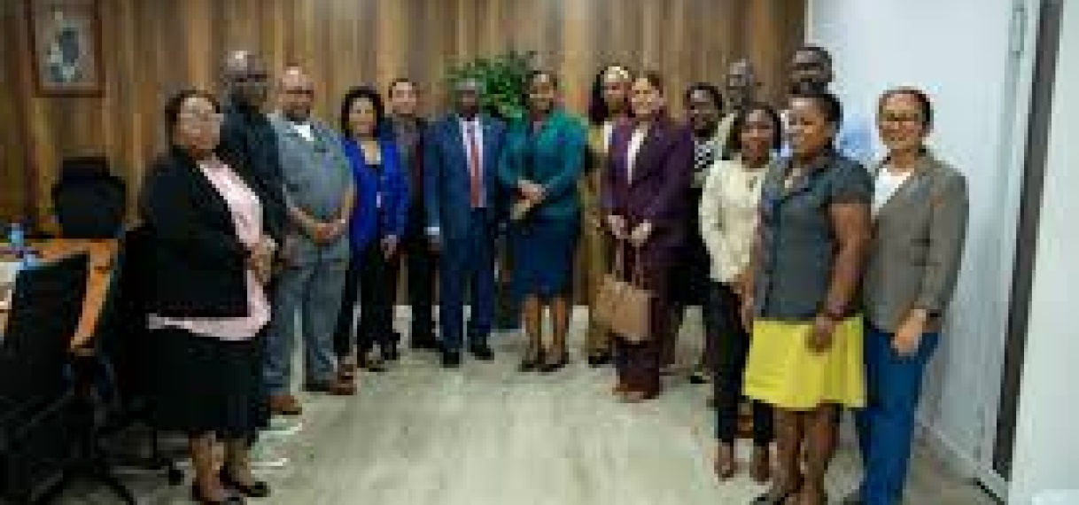 Werkgroep Decentralisatie en Grondenrechten voert overleg met RO