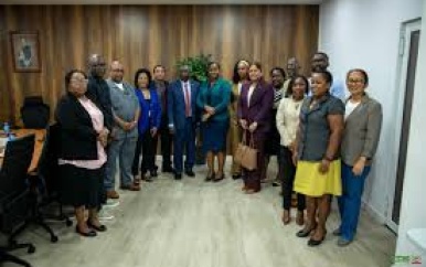 Werkgroep Decentralisatie en Grondenrechten voert overleg met RO