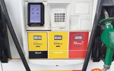 Regering houdt benzineprijs voorlopig stabiel