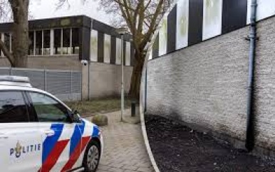 Gerichte aanval op Joodse school in Amsterdam; schade is beperkt