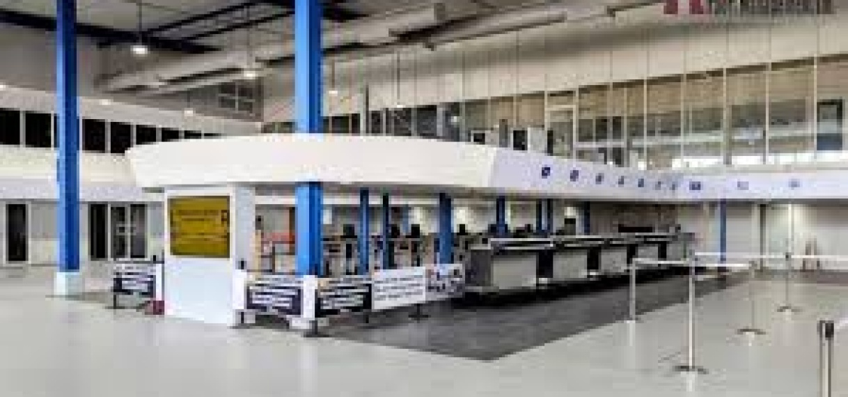 Vrouw op de JAP-luchthaven aangehouden voor overtreding Deviezen regeling