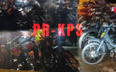 Politie treedt op tegen bromfietsers die abnormale geluiden produceren