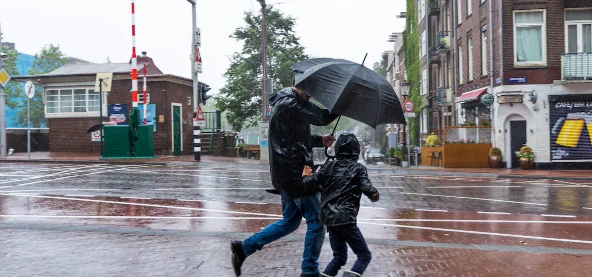 KNMI waarschuwt voor harde windstoten langs de noordwestkust