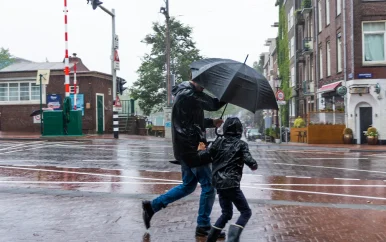 KNMI waarschuwt voor harde windstoten langs de noordwestkust