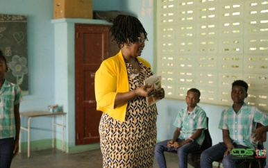 Minister Diana Pokie: “Door veel te lezen, kom je veel te weten”