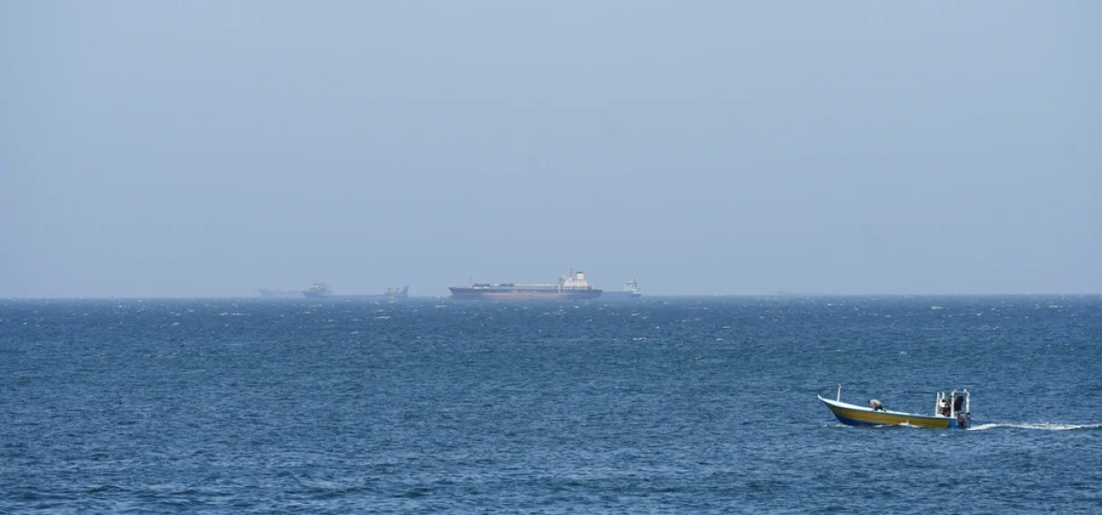 Straat van Hormuz weer geopend voor tankers; olieprijs gedaald