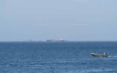 Straat van Hormuz weer geopend voor tankers; olieprijs gedaald