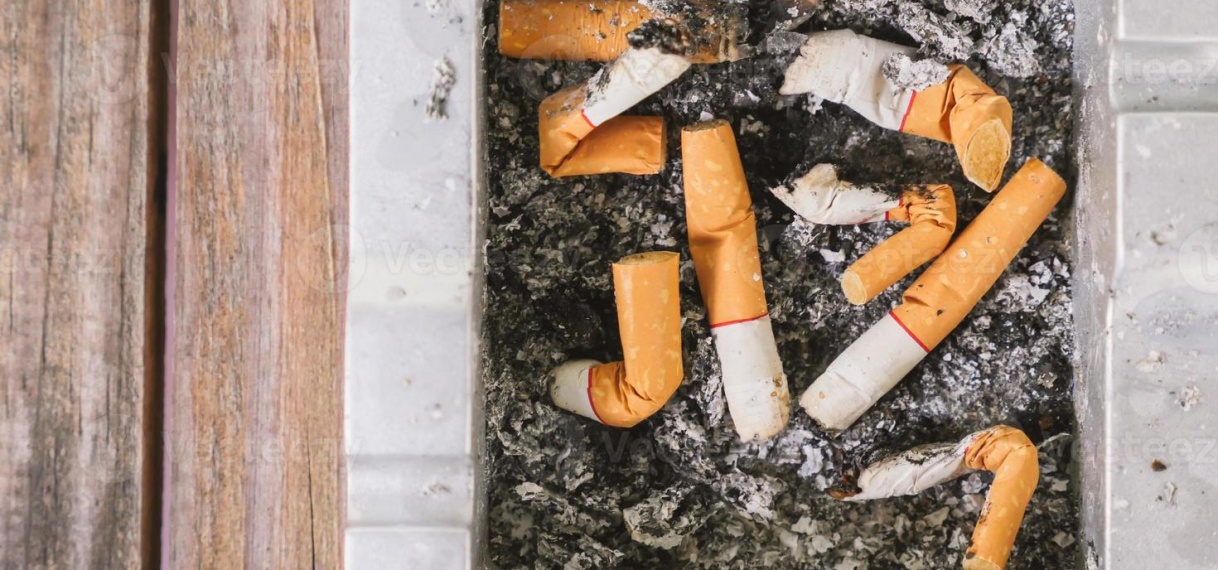 Gemeenten willen dat tabaksindustrie alle kosten voor peuken opruimt