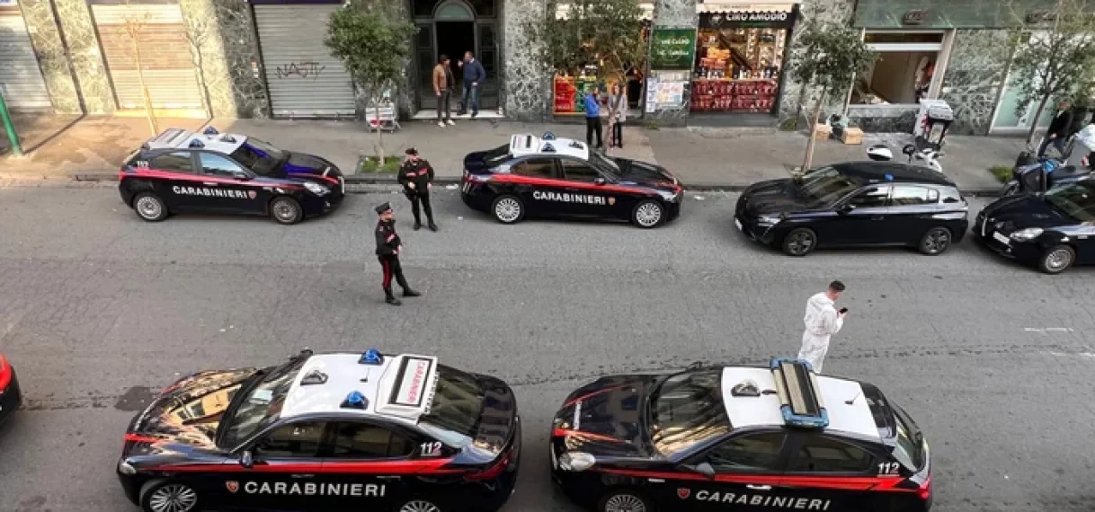 Bankoverval in Napels: 25 gijzelaars, daders ontsnappen via riool