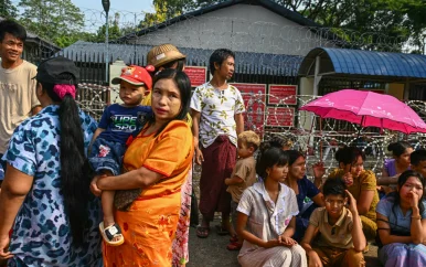 Myanmar schaft doodstraf af; strafkorting voor Suu Kyi