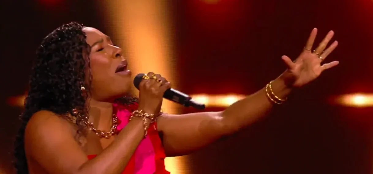 The Voice of Holland: Danitsia weet iedereen te raken met haar optreden tijdens de knock-outs